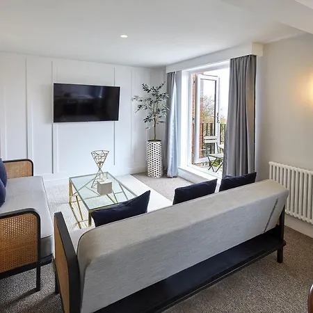 Host & - Graham Close Homes *