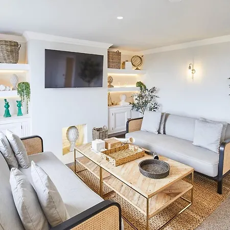 Host & - Graham Close Homes